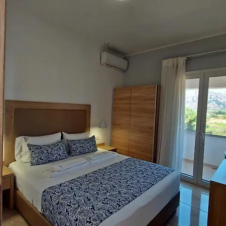 Aparthotel Argiri &